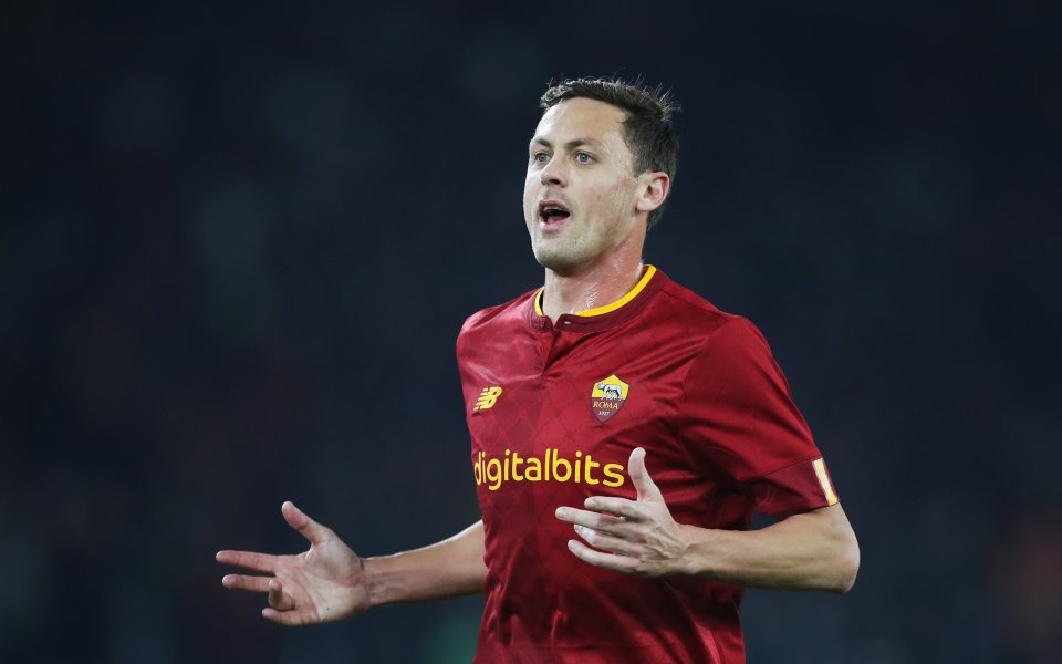 Бившият сръбски национал Неманя Матич ще остане в Рома за