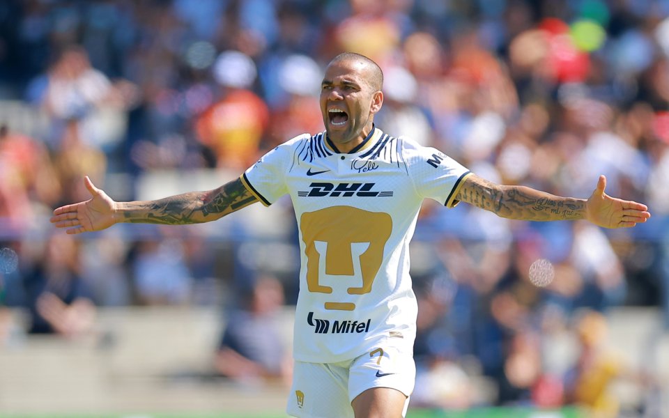 Дани Алвеш е наел адвокат Лионел Меси, който да го