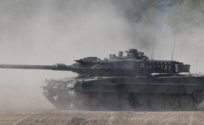 Преразпределят ли се усилията? Танковете на Германия поемат към Украйна