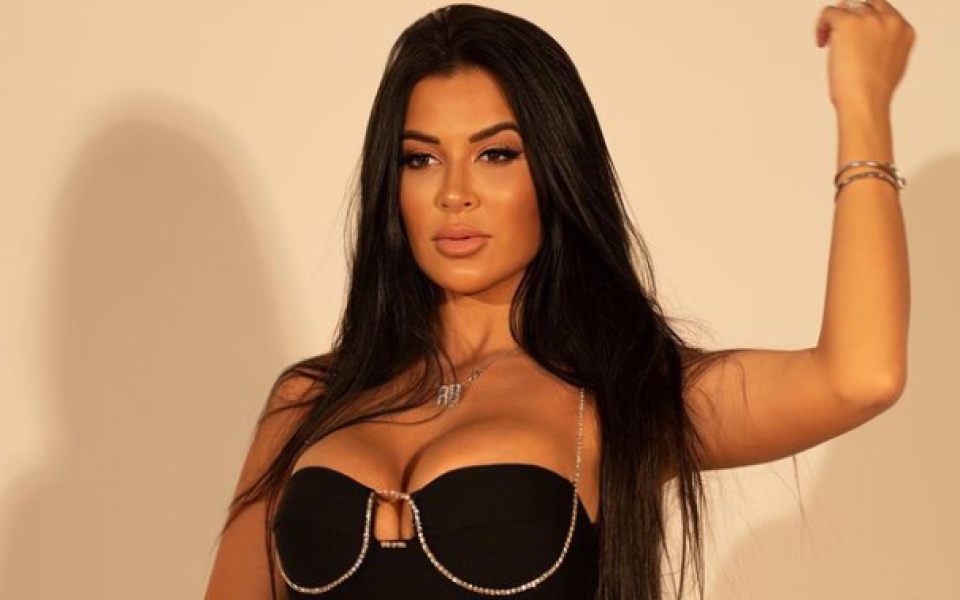 Двамата имат 6-годишна дъщеричка Алия, но на няколко пъти бракът