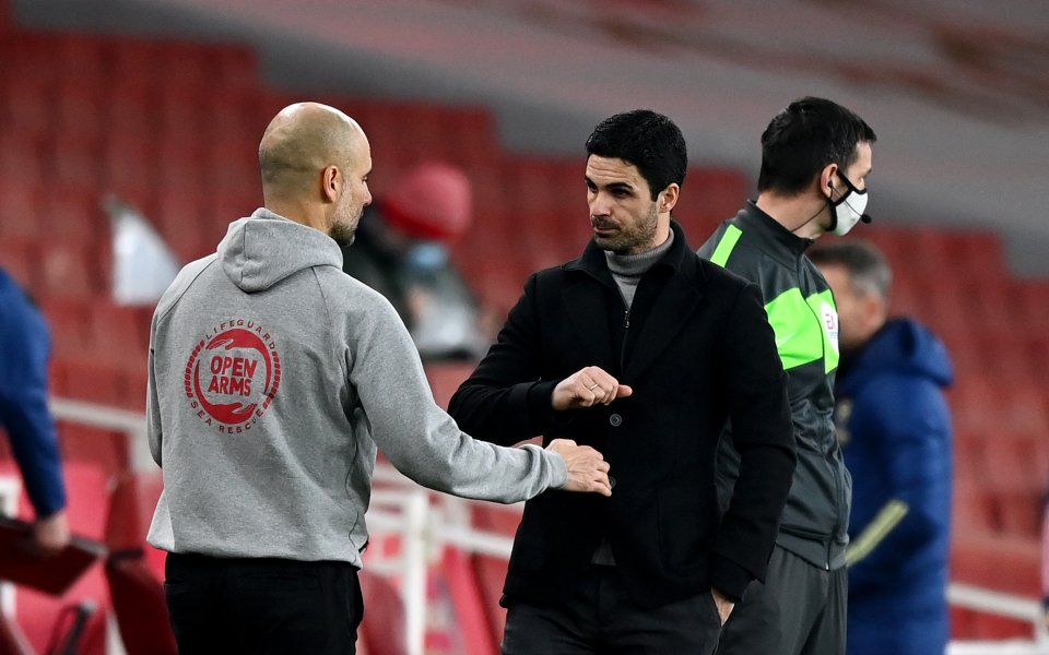 Арсенал и Манчестър Сити може и да водят люта битка