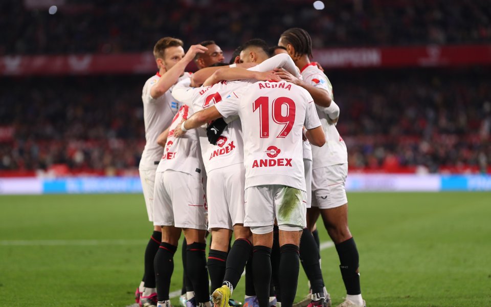 Севиля спечели лесно с 3:0 у дома срещу Елче в