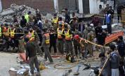Расте броят на жертвите на атентата в пакистанска джамия