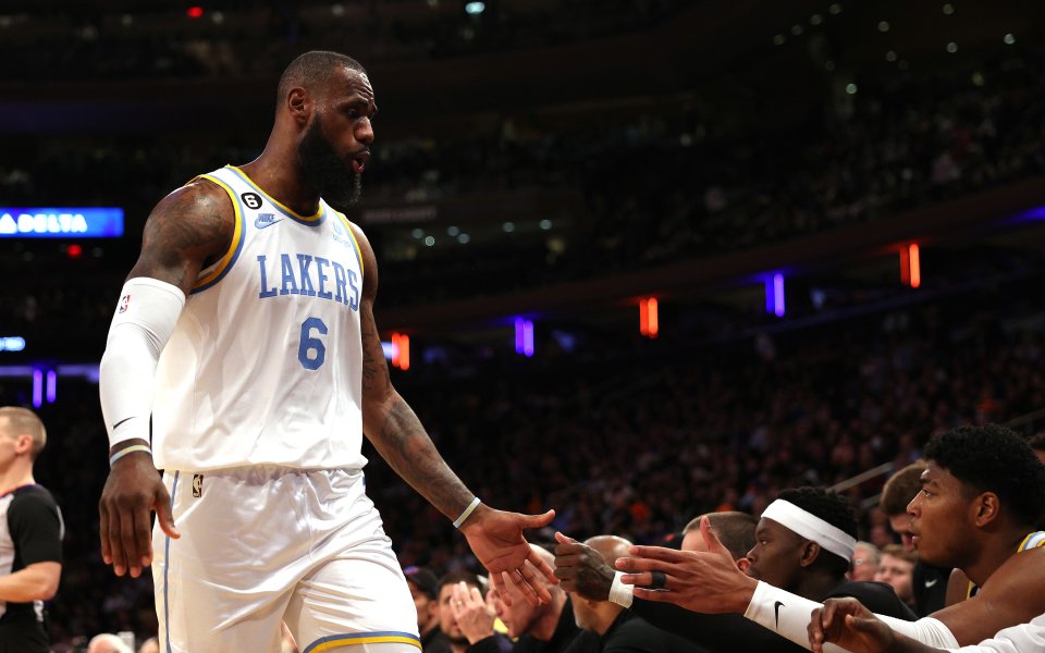 Лос Анджелис Лейкърс победи Ню Йорк Никс със 129:123 сред