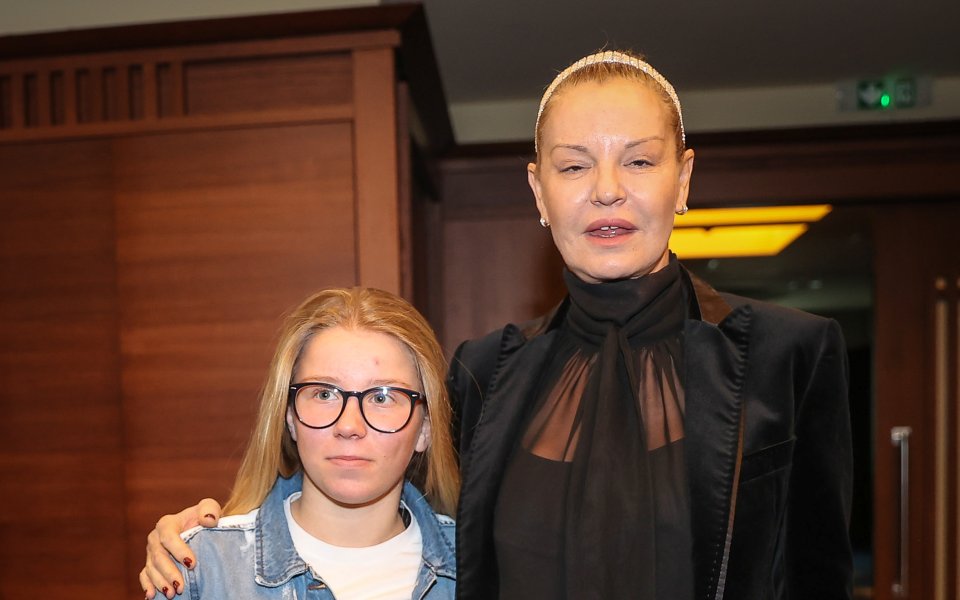 България спечели три медала - два сребърни и един бронзов,