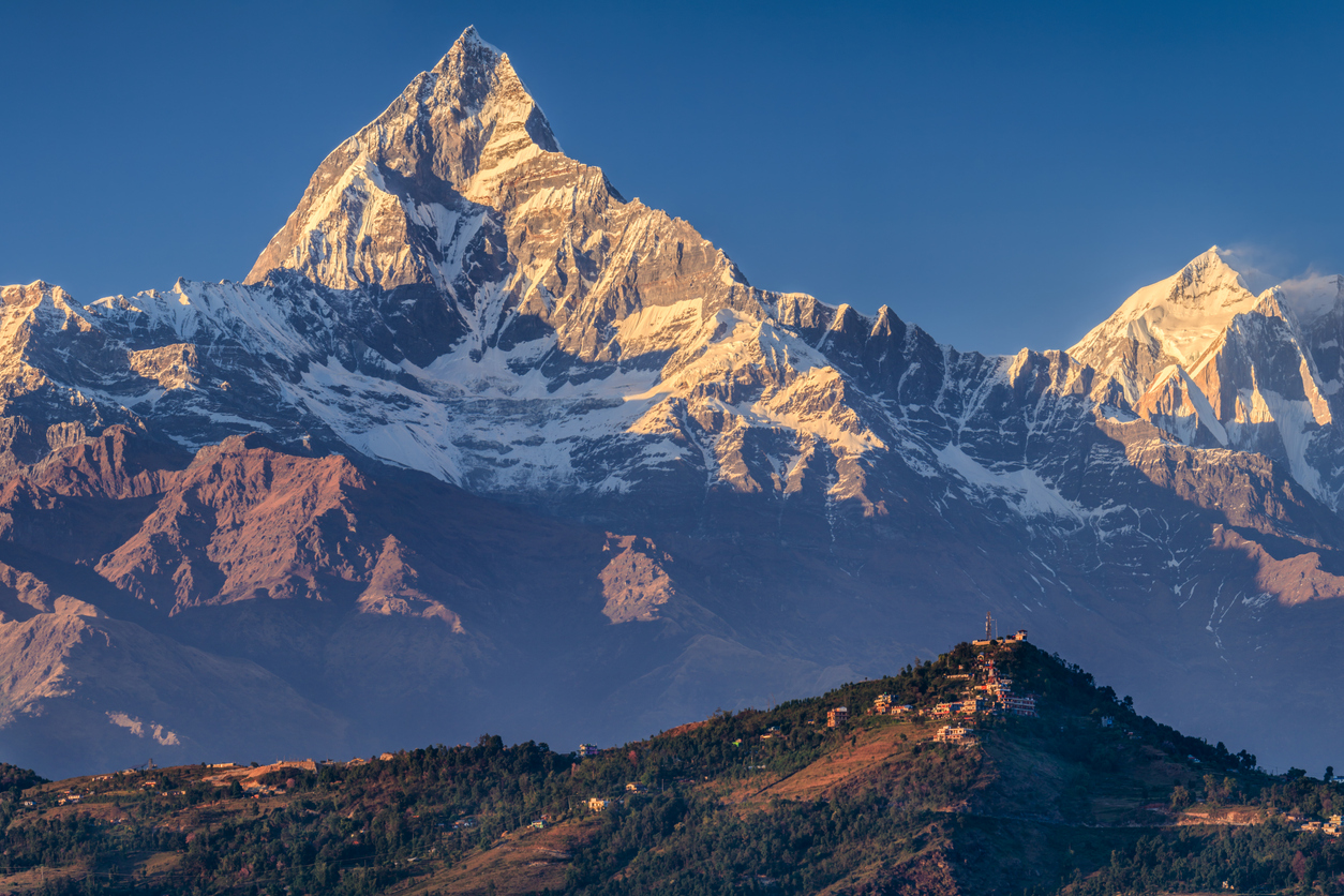 <p>Мачапучаре - намира се в северен Непал. Почита се като изключително свещено място от местното население и е забранена за изкачване.</p>