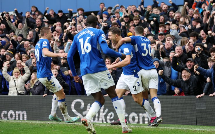 Евертън шокира Арсенал в дебюта на Шон Дайш