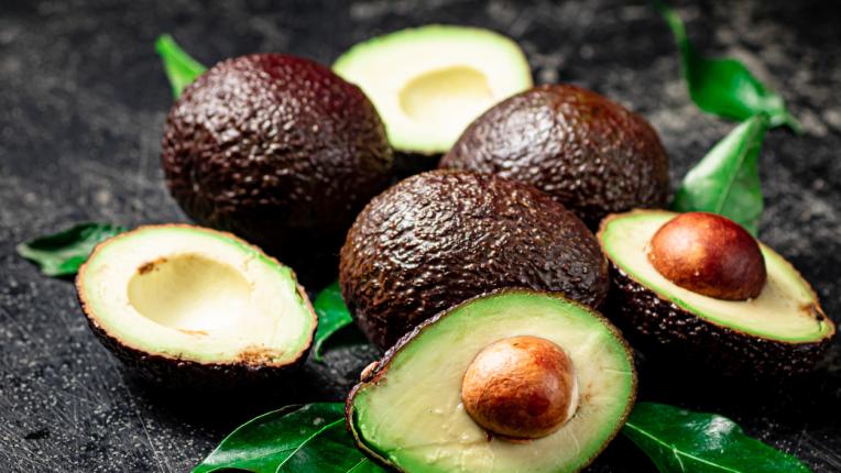  Как да накараме авокадото да узрее по-бързо? 