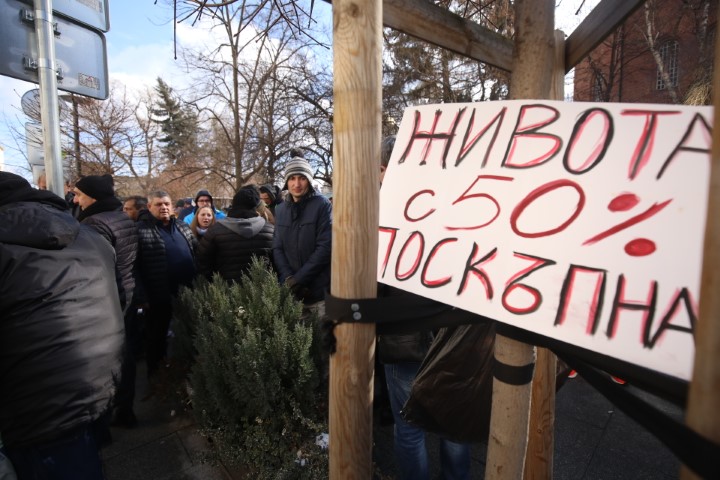 <p>Служители от градския транспорт излязоха на протест пред Столичната община</p>