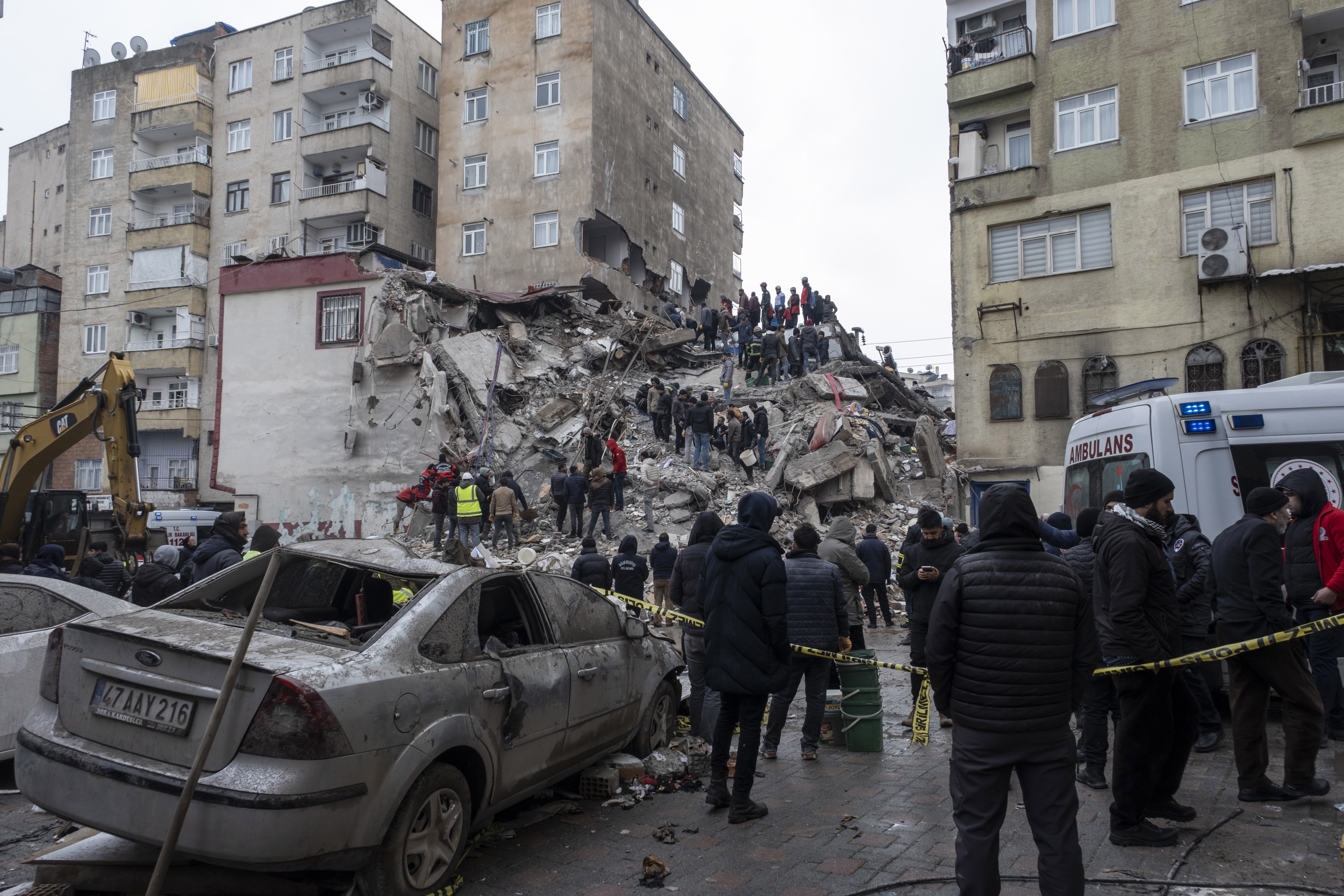 <p>Има загинали и ранени&nbsp;в Сирия и Турция в резултат на мощното земетресение близо до южния турски град Газиантеп рано тази сутрин.&nbsp;</p>

<p>На снимката: Турция</p>