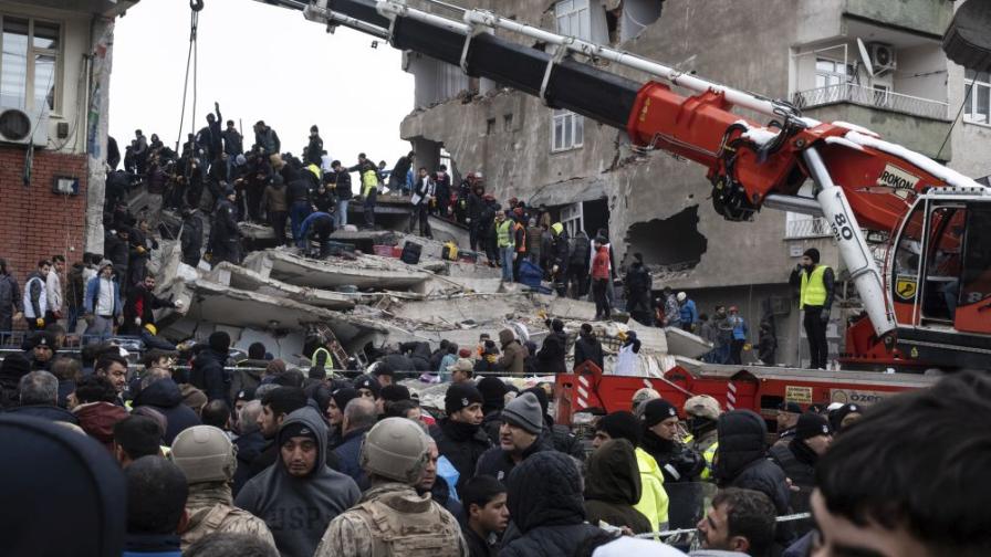 Българин е в неизвестност след земетресението в Турция