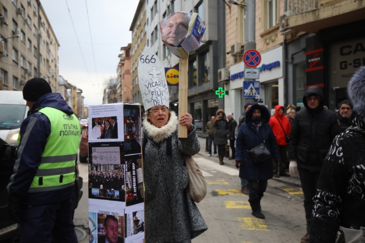 <p>Протест срещу спирането на руските телевизии пред ЕП в София</p>