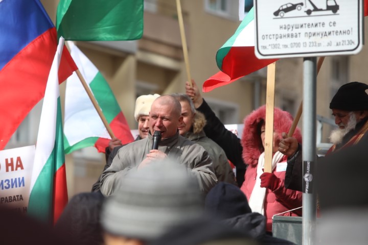 <p>Протест срещу спирането на руските телевизии пред ЕП в София</p>