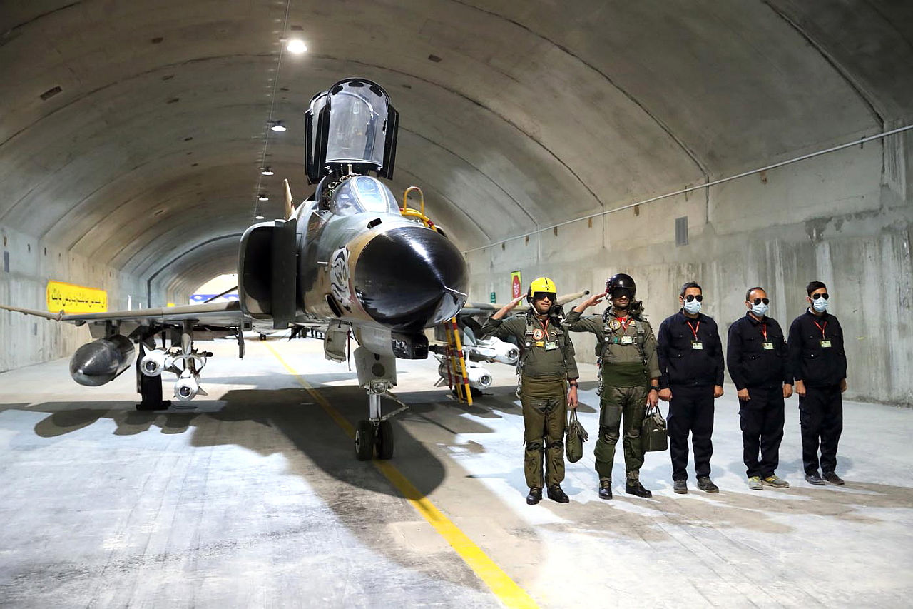 <p>Иран показа първата си подземна военновъздушна база, наричана &quot;Орел 44&quot;</p>