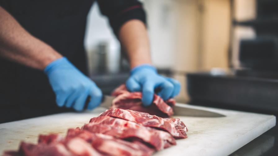 БАБХ алармира: Месото от незаконните кланици край Ихтиман вероятно е продавано в София