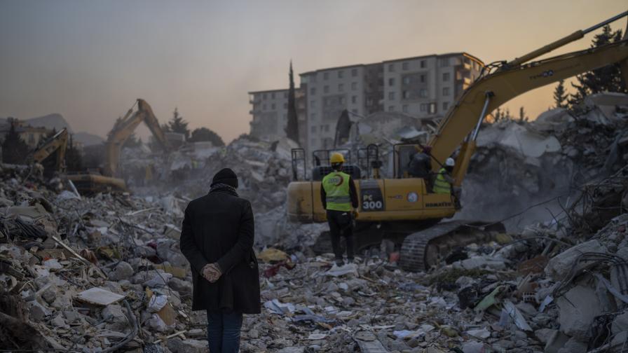<p>Разследват над 600 души&nbsp;във връзка с разрушените сгради в Турция</p>