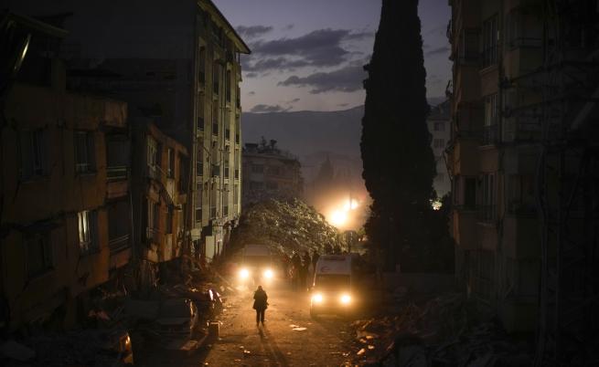 След земетресенията: Над 41 000 са жертвите в Турция и Сирия