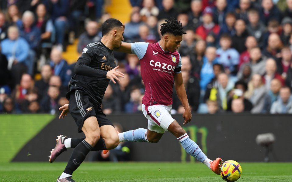 Астън Вила и Арсенал играят при резултат 2:1 в първи дуел