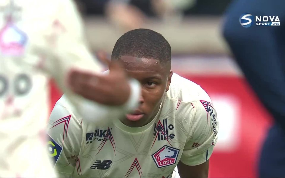 В 24-ата минута Андре Гомеш прати красиво прехвърлящо центриране в