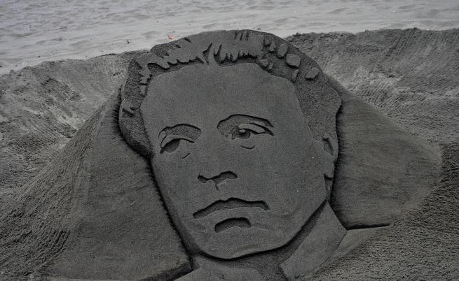 Образът на Васил Левски се появи на бургаския плаж (СНИМКИ)