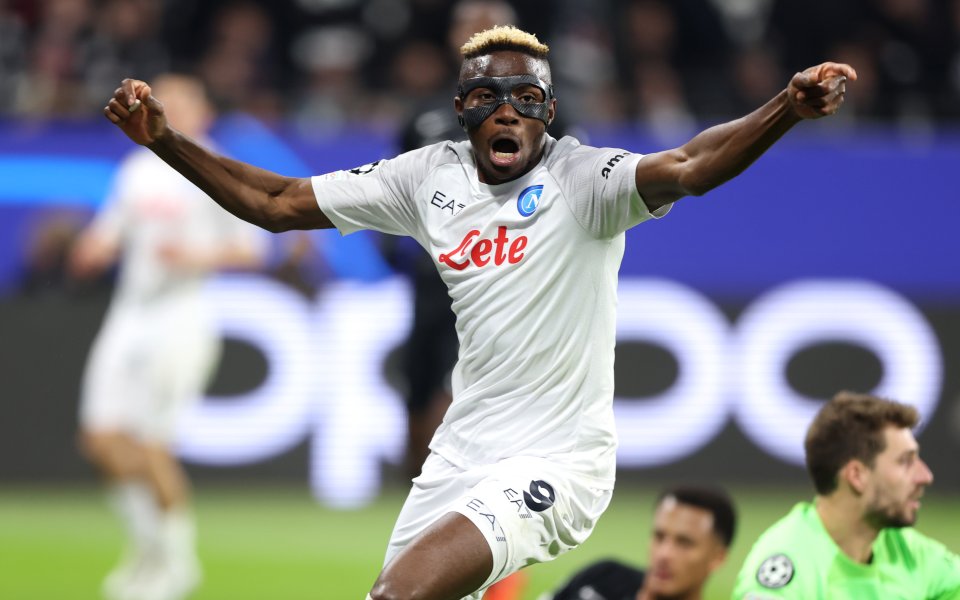 Айнтрахт Франкфурт и Наполи играят при резултат 0:1 в първи