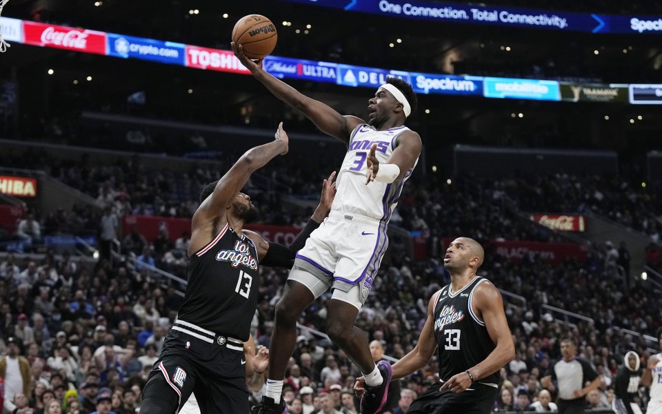 Отборът на Сакраменто Кингс победи Лос Анджелис Клипърс със 176:175