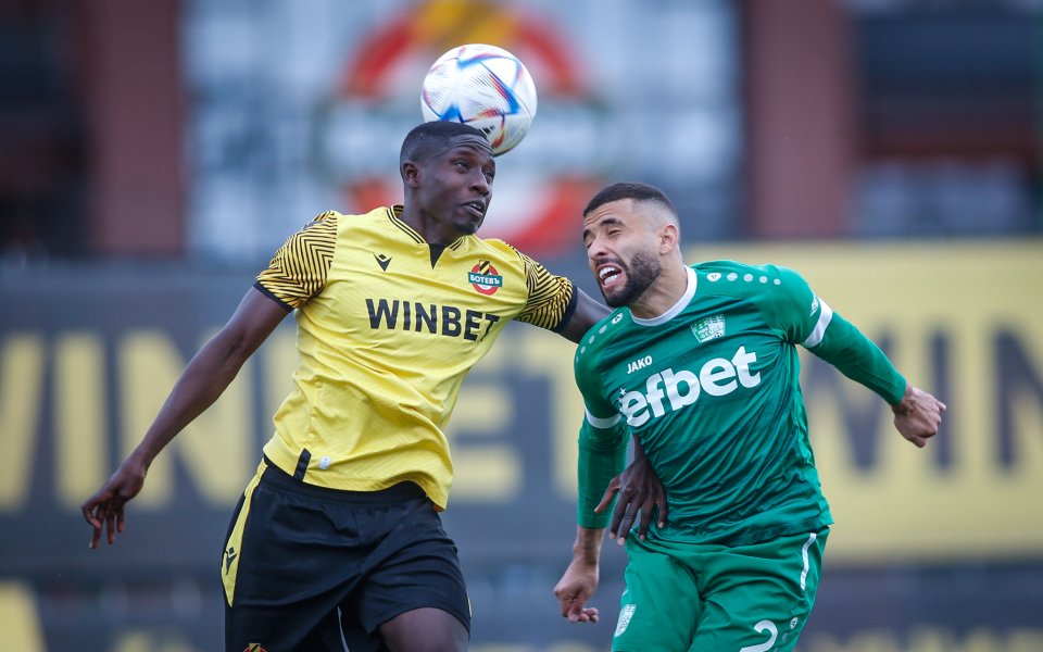 Ботев Пловдив и Берое играят при резултат 0:0 в мач