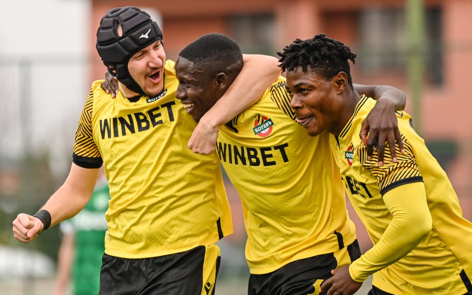 Па Конате грабна шампанското на Gong.bg след представянето си по