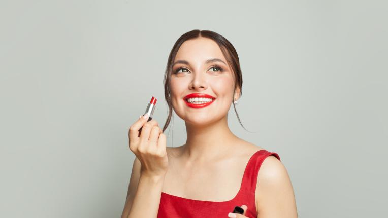  Изберете червило в тези 7 цвята, с цел да наподобяват зъбите ви по-бели 