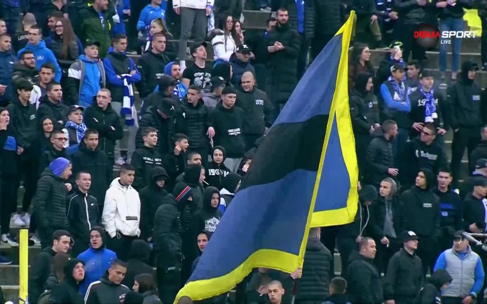 Вижте каква е атмосферата броени минути преди началото на дербито