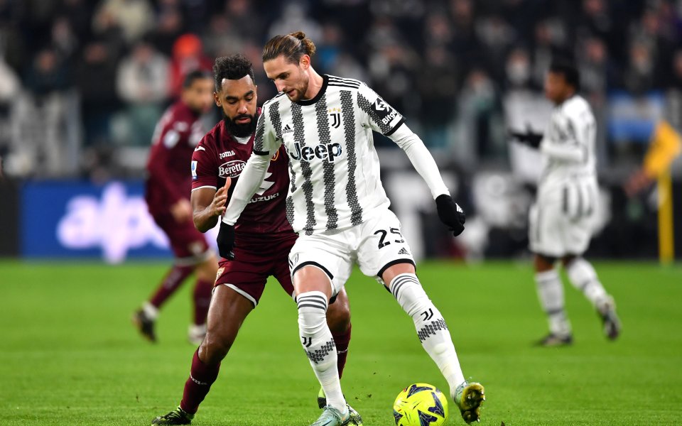 Ювентус и Торино играят при резултат 2:2 в дербито на града в