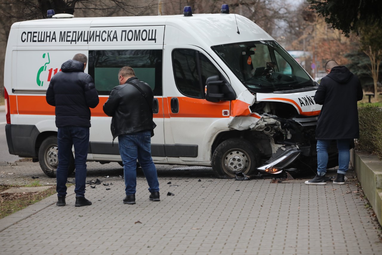 <p>Кола и линейка се удариха в столицата в следобедните часове на 2 март.&nbsp;Инцидентът е станал на бул. &bdquo;Драган Цанков.</p>