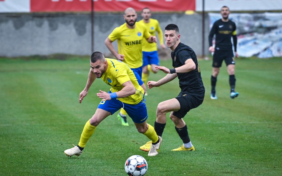 През съботния ден ще се изиграят още шест мача от