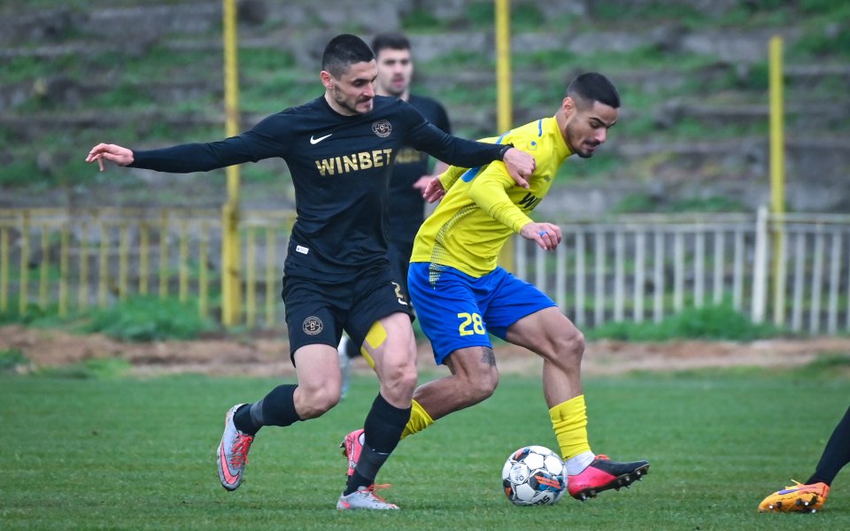 Днес от 17.00 часа Монтана - Литекс Ловеч 0:0   Ботев