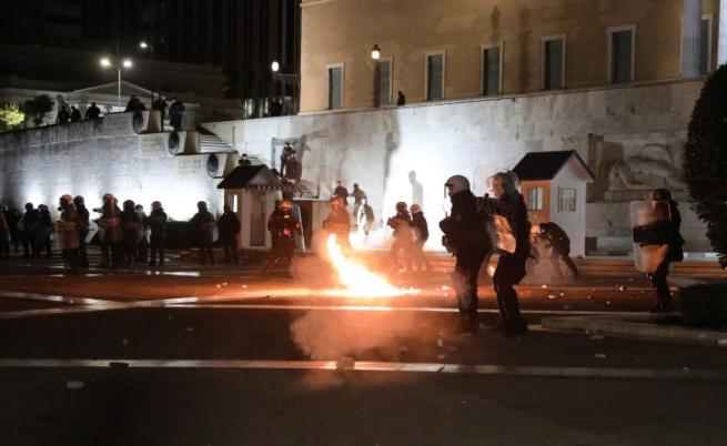 Сблъсъци с полицията на протестите в Гърция след влаковата катастрофа