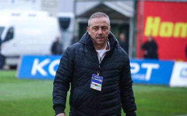 Старши треньорът на Черно Море Илиан Илиев остана крайно