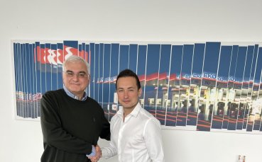 Мартин Чой преподписа договора си с ЕКО България и компанията