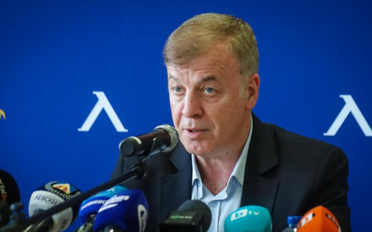 Наско Сираков застава пред феновете на Левски