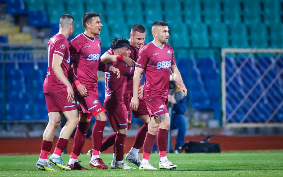 Септември победи Ботев Пловдив с 2:1 в мач от 23-ия кръг на efbet Лига. Двата