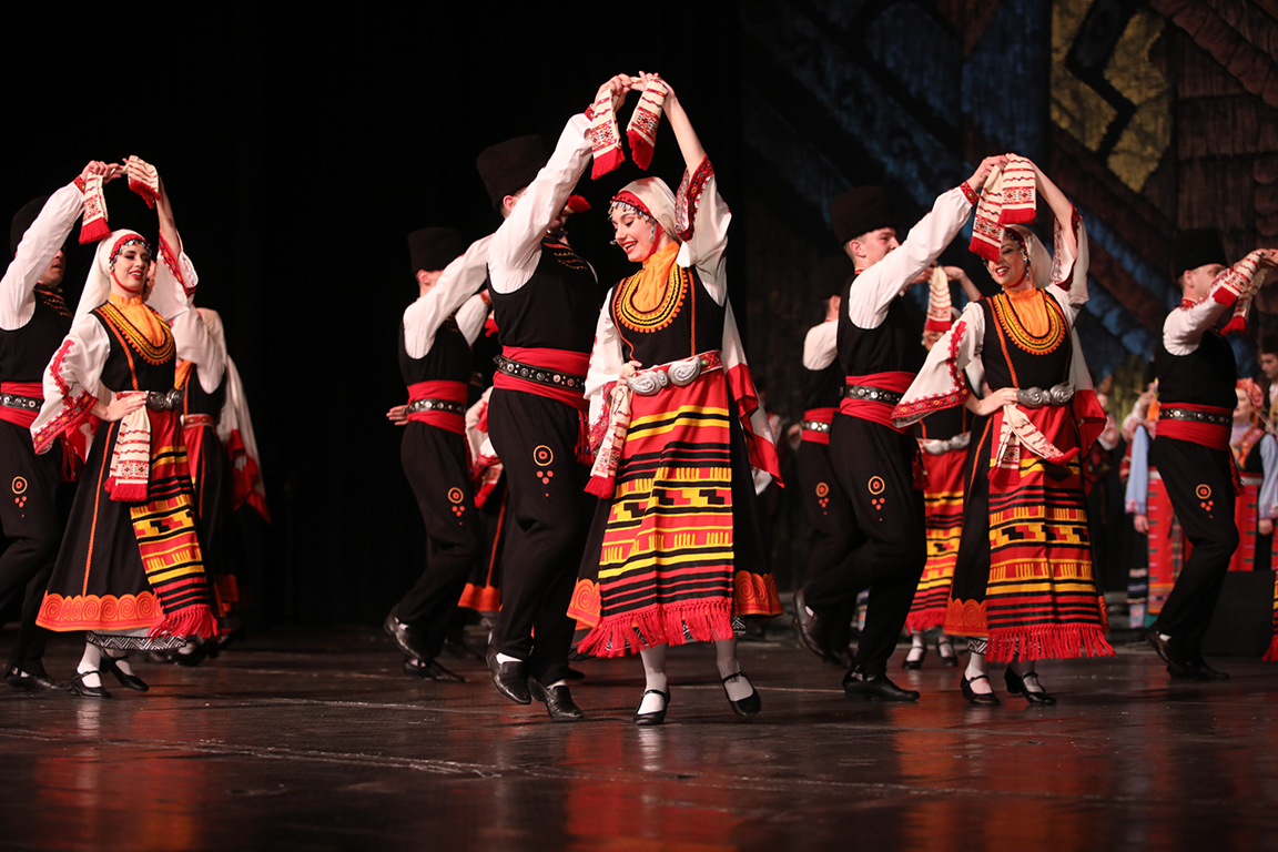 <p>Нощ на Ансамблите за четвърти път в зала 1 на НДК</p>