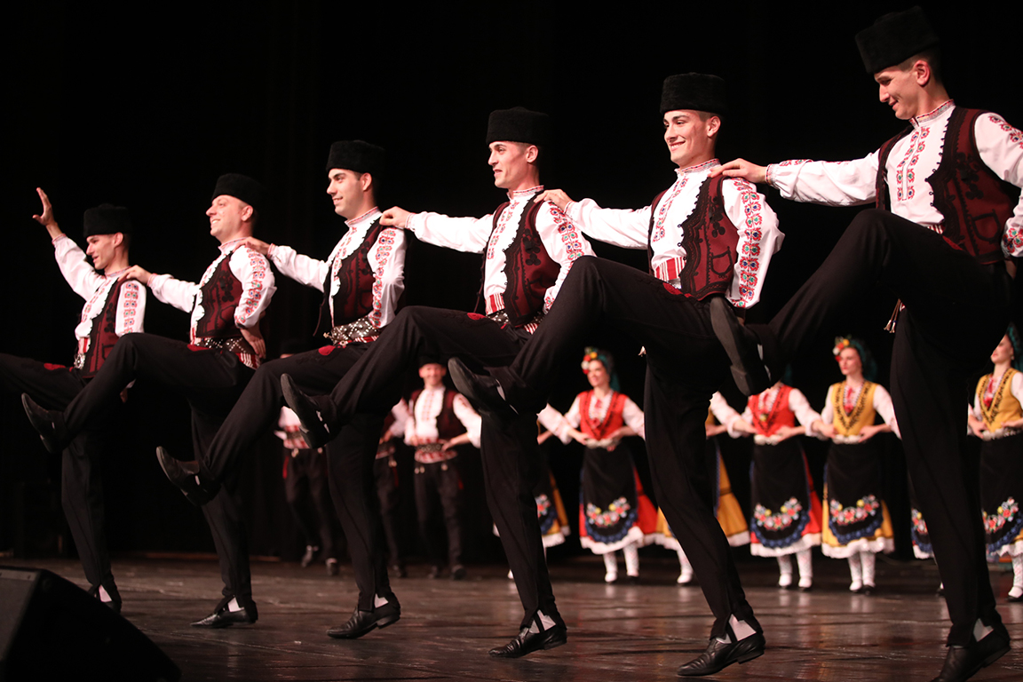 <p>Нощ на Ансамблите за четвърти път в зала 1 на НДК</p>