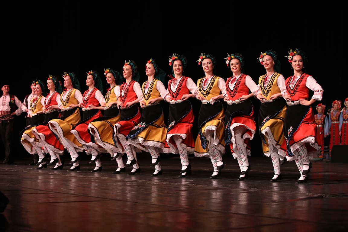 <p>Нощ на Ансамблите за четвърти път в зала 1 на НДК</p>