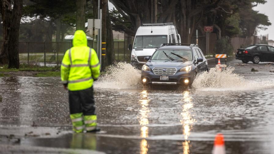 Проливни дъждове в Италия: Щастлива развръзка за петима, обявени за изчезнали