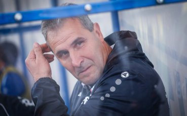 Треньорът на Спартак Варна Димитър Димитров обмисля да прекрои защитата