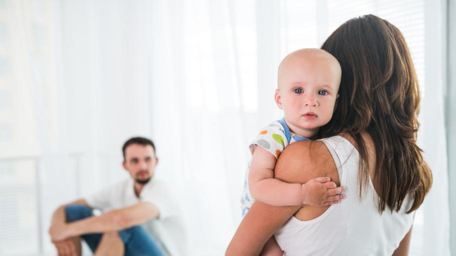 Ефекти от развод върху бебето: Раждане до 18 месеца