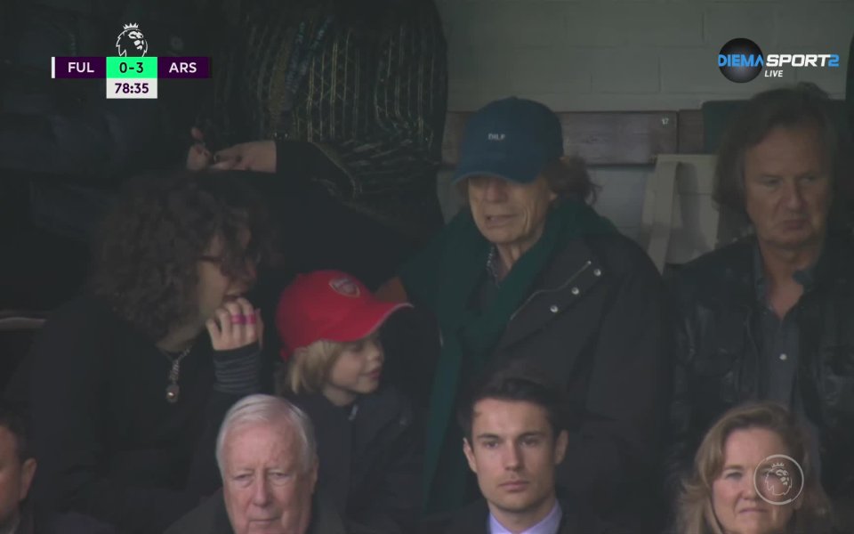 Истинска суматоха предизвиква рок звездата Мик Джагър където и да