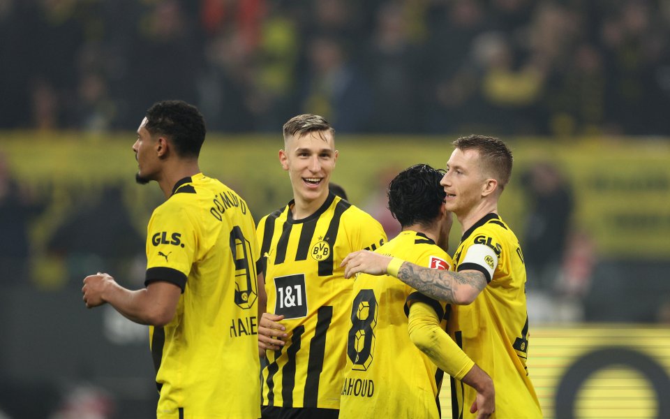 Борусия Дортмунд разби Кьолн с 6:1 у дома и поне