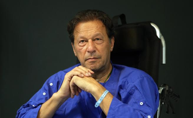 Повдигнаха обвинения в тероризъм на бившия пакистански премиер Имран Хан
