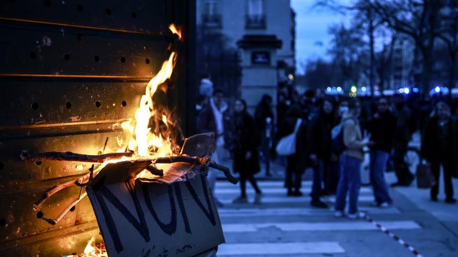 След неуспешния вот на недоверие: Масови протести и безредици във Франция