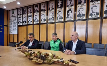 Кметът на Пазарджик Тодор Попов официално представи новия треньор на